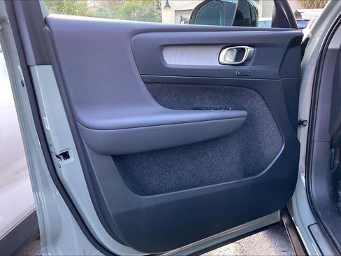 Used 2024 Volvo XC40 B5 Core image 21