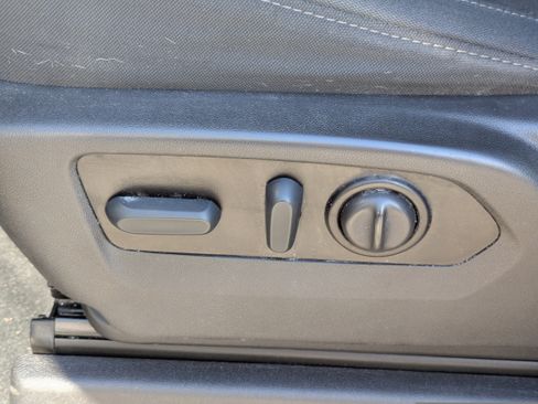 Used 2022 Chevrolet Silverado 1500 LT w/ Bed Protection Package image 10