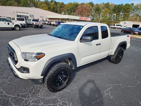Used 2022 Toyota Tacoma 2WD Access Cab image 1