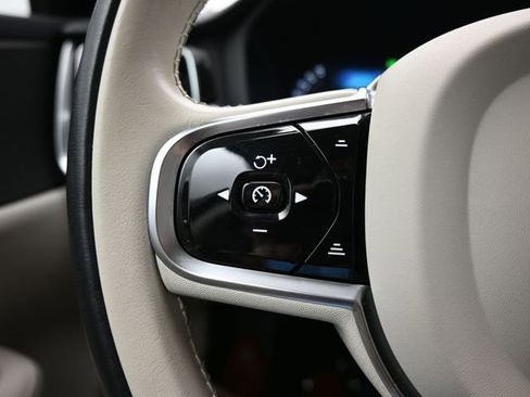 Used 2023 Volvo V60 B5 Cross Country Plus image 25