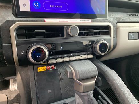 Used 2024 Toyota Tacoma Limited w/ Limited Package (LT) AWD/4WD image 25