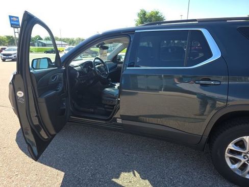 Used 2020 Chevrolet Traverse LT w/ Driver Confidence II Package AWD/4WD image 7