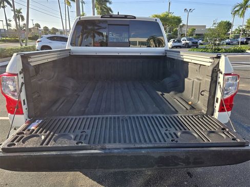 Used 2024 Nissan Titan SV w/ SV Convenience Package image 10