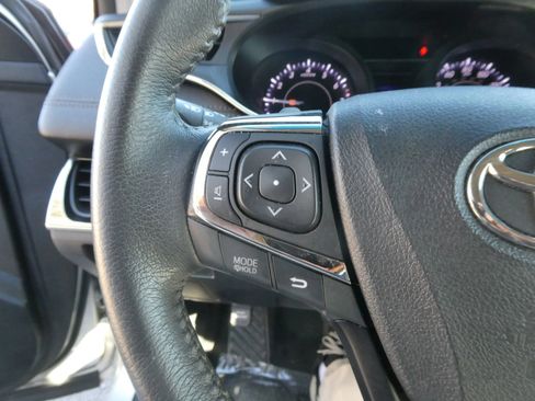 Used 2018 Toyota Avalon XLE image 17