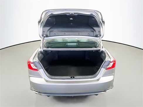 Used 2025 Toyota Camry SE image 28