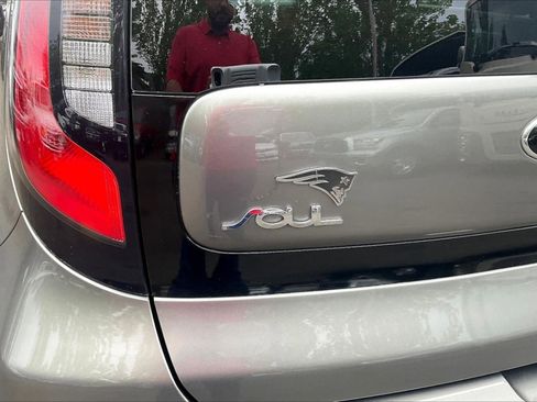 Used 2017 Kia Soul FWD image 23