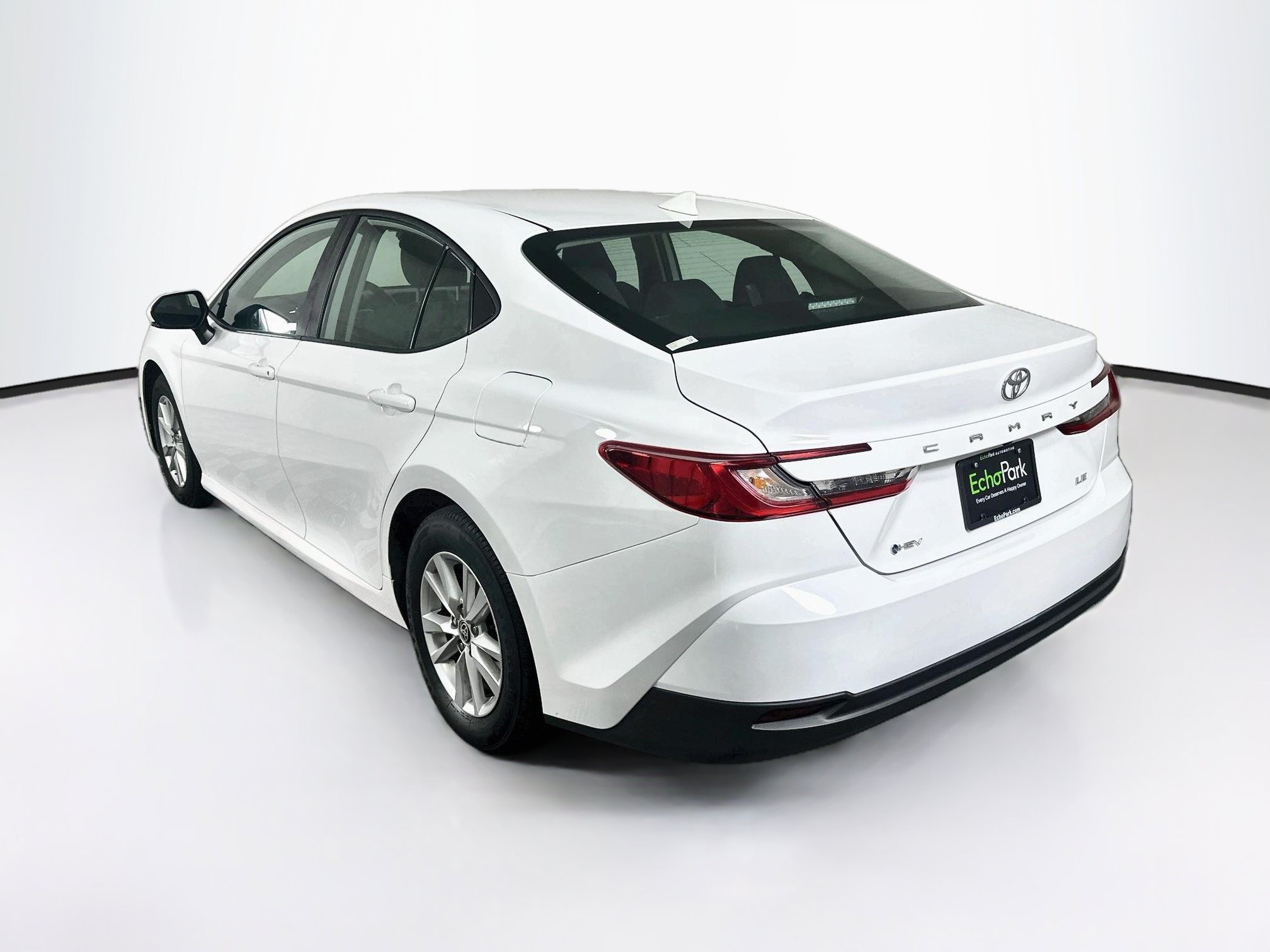 Used 2025 Toyota Camry LE FWD image 5