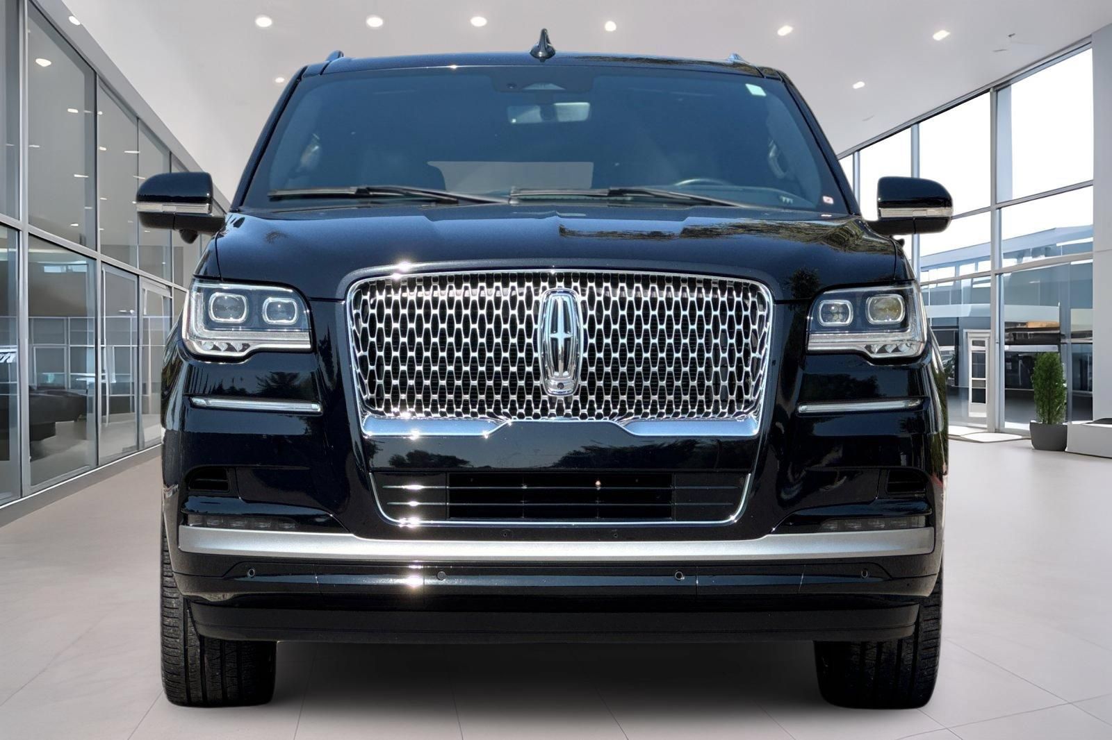 Certified 2023 Lincoln Navigator Reserve AWD/4WD image 9