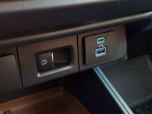 Certified 2022 Ford Maverick Lariat w/ Lariat Luxury Package image 25