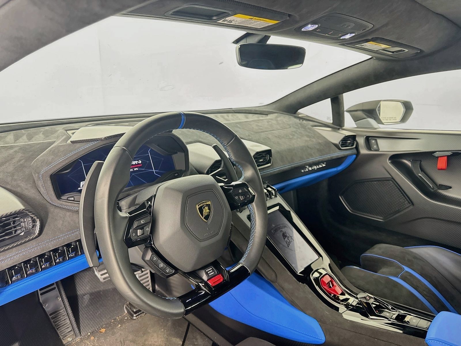 Used 2023 Lamborghini Huracan Tecnica RWD image 7
