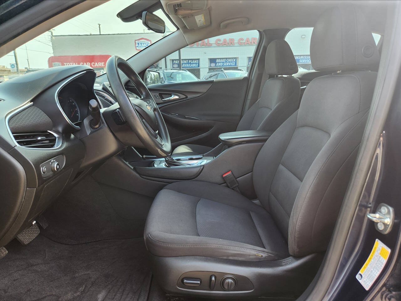 Used 2018 Chevrolet Malibu LT FWD image 12