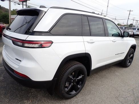 New 2025 Jeep Grand Cherokee Limited w/ Black Appearance Package image 7