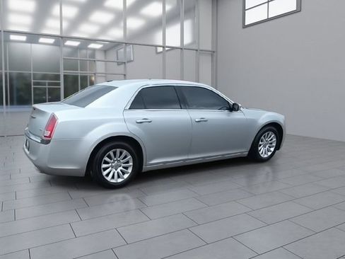 Used 2012 Chrysler 300 RWD image 8