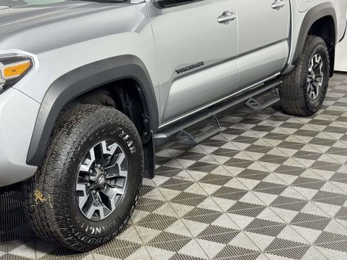 Used 2022 Toyota Tacoma TRD Off-Road AWD/4WD image 13