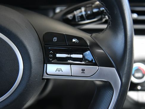 Used 2025 Hyundai Elantra Limited image 34