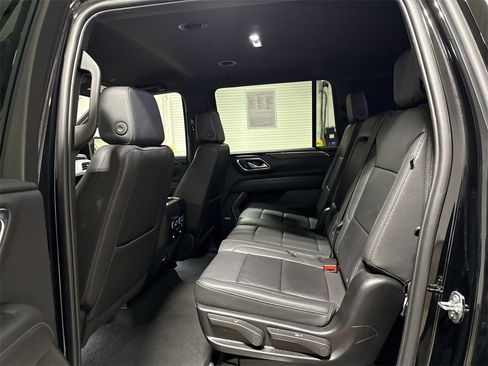 Used 2024 Chevrolet Suburban LT image 23