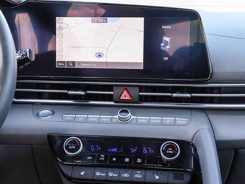 Used 2025 Hyundai Elantra SEL image 16