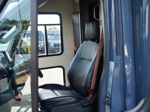 Used 2021 Ford Transit 350 DRW RWD image 17