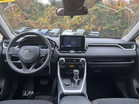 Used 2025 Toyota RAV4 LE image 28