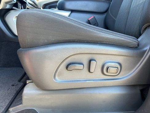 Used 2018 Nissan Titan SV w/ SV Convenience Package AWD/4WD image 21