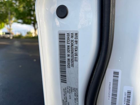 Used 2025 Jeep Compass Trailhawk image 30