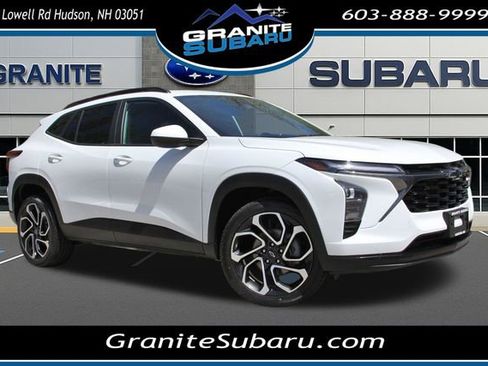 Used 2024 Chevrolet Trax RS w/ Sunroof Package FWD image 1