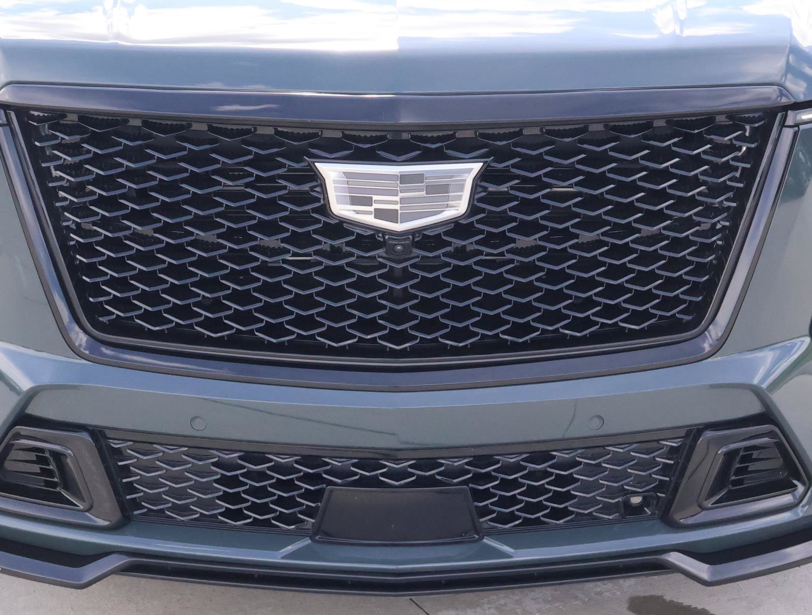Used 2025 Cadillac Escalade ESV V AWD/4WD image 8