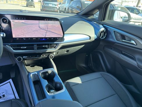 New 2026 Chevrolet Equinox EV LT image 27