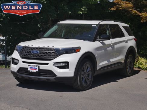 Certified 2023 Ford Explorer XLT w/ Equipment Group 202A AWD/4WD image 1