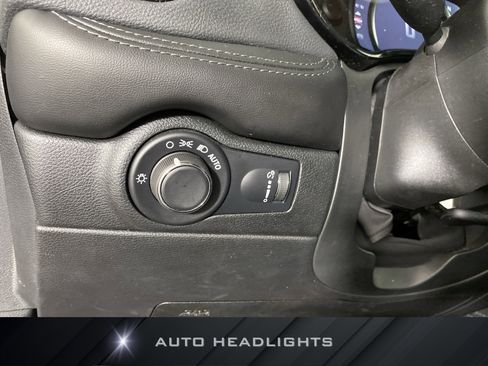 Used 2024 Dodge Durango SXT image 25