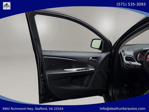 Used 2019 Dodge Journey SE w/ Blacktop Package FWD image 13