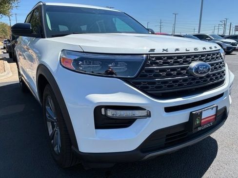 Used 2024 Ford Explorer XLT w/ Equipment Group 202A RWD image 9