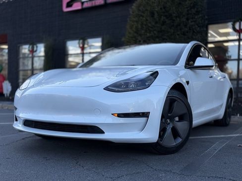 Used 2023 Tesla Model 3 Standard Range image 2
