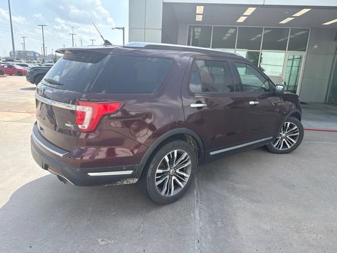 Used 2018 Ford Explorer Platinum AWD/4WD image 3