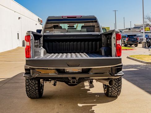 Used 2025 Chevrolet Silverado 2500 Custom w/ Custom Value Package image 9