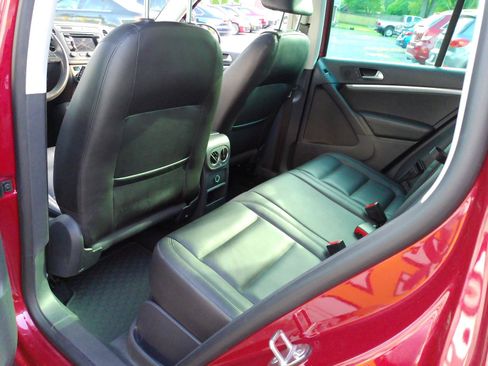 Used 2013 Volkswagen Tiguan SEL FWD image 28