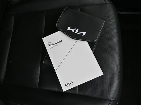 Used 2022 Kia Telluride LX AWD/4WD image 36