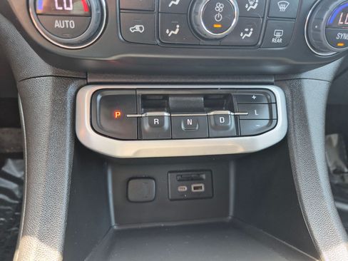 Used 2023 GMC Acadia SLT AWD/4WD image 27