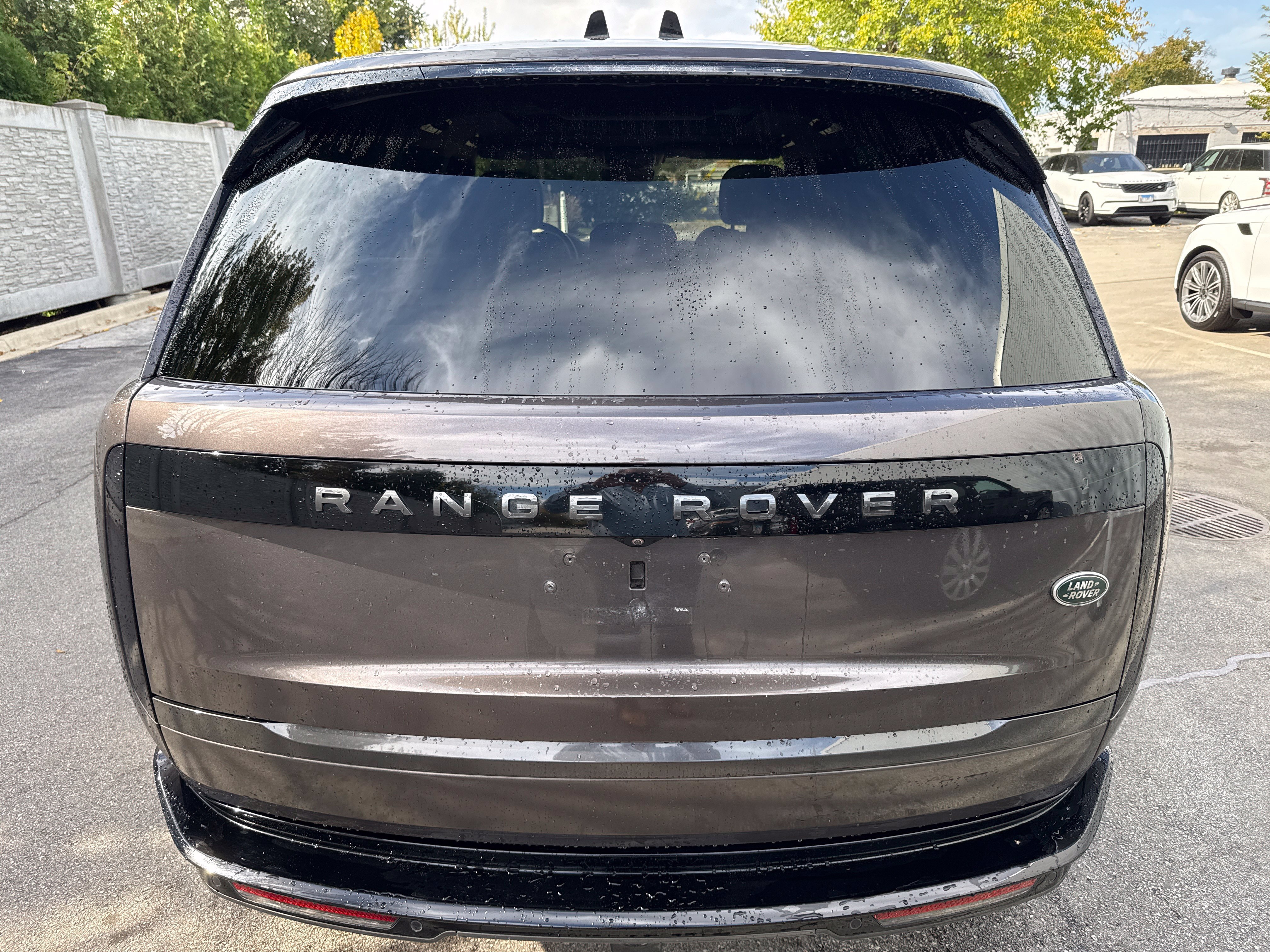 Used 2023 Land Rover Range Rover SE AWD/4WD image 3