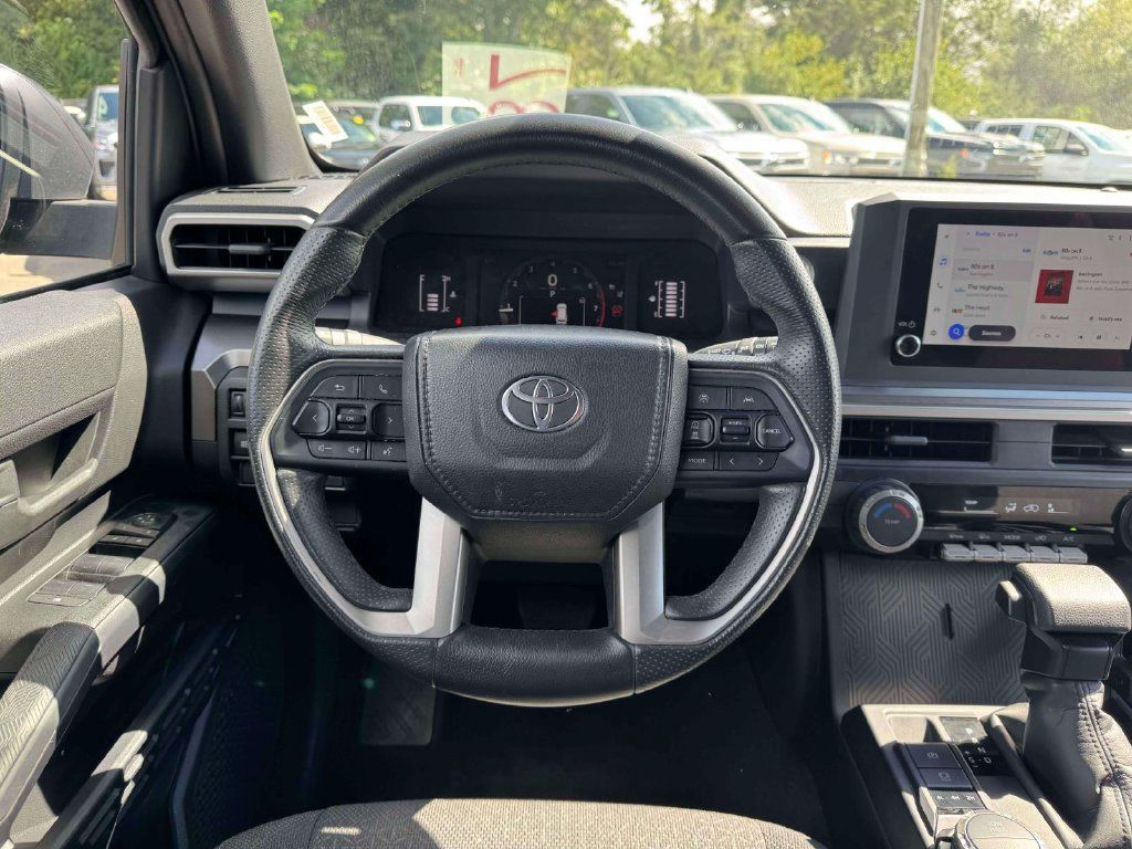 Used 2025 Toyota 4Runner SR5 AWD/4WD image 21