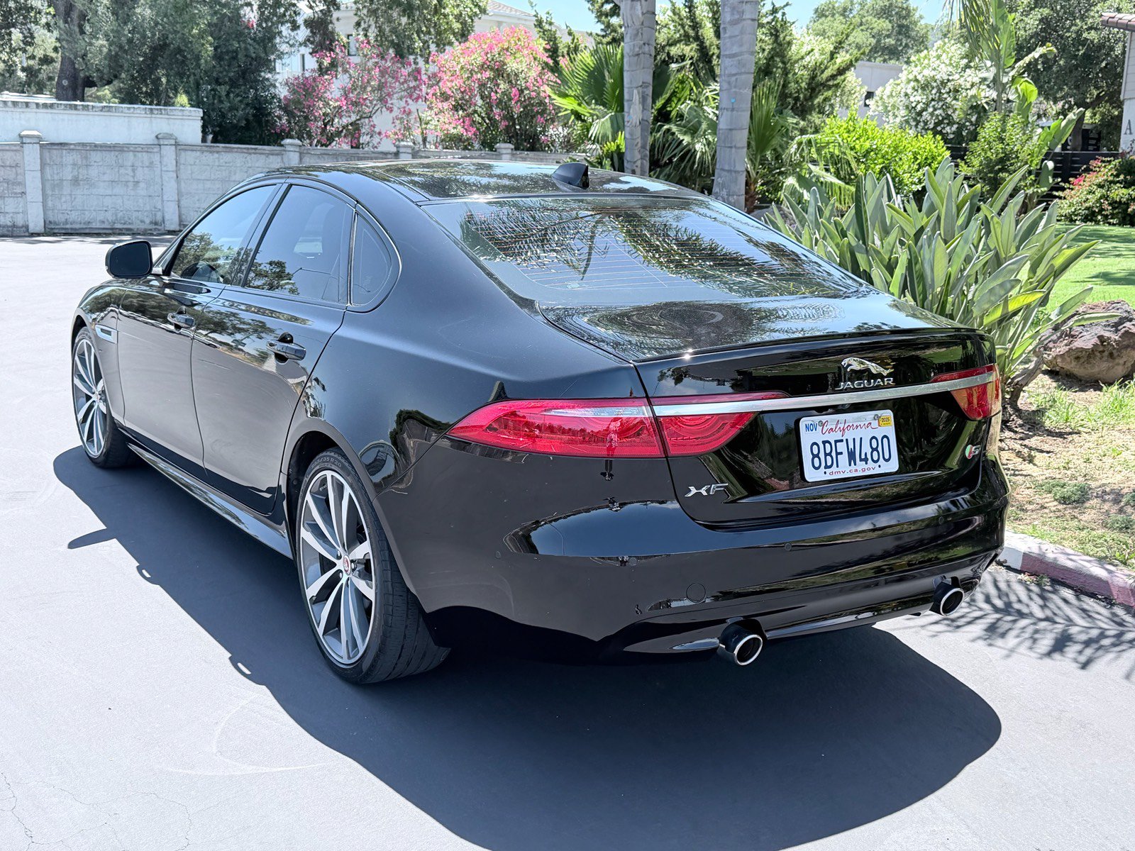 Used 2017 Jaguar XF S RWD image 3