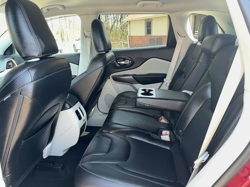 Used 2020 Jeep Cherokee Latitude Lux w/ Comfort/Convenience Group image 12