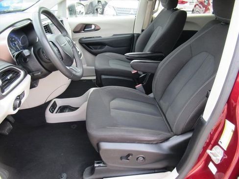 Certified 2023 Chrysler Voyager LX FWD image 16