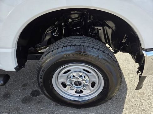 Used 2024 Ford F250 XL w/ XL Chrome Package image 15