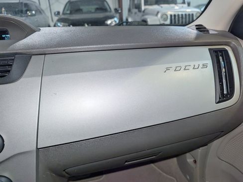 Used 2010 Ford Focus SEL image 32