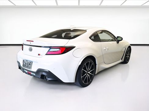 Used 2023 Toyota GR86 w/ ALL Weather Mat Package (TMS) RWD image 4