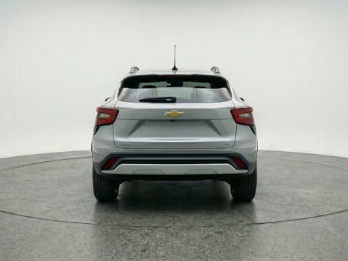 Used 2025 Chevrolet Trax LT FWD image 7
