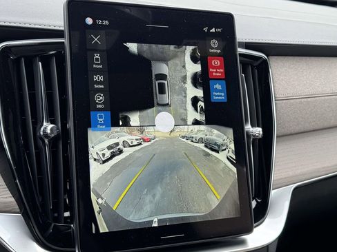 New 2026 Volvo XC90 T8 Plus w/ Protection Package Premier image 4