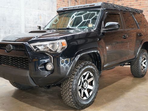 Used 2017 Toyota 4Runner TRD Off-Road image 7