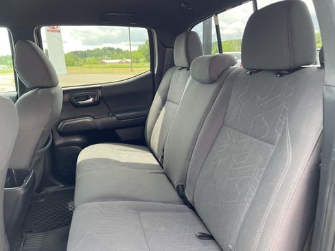 Used 2019 Toyota Tacoma TRD Sport AWD/4WD image 15